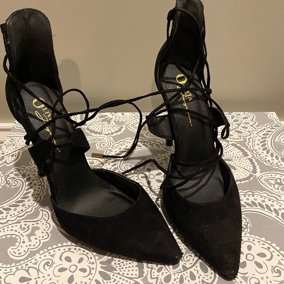 Black Lace Up Closed Toe Heels - Picture 2 of 4